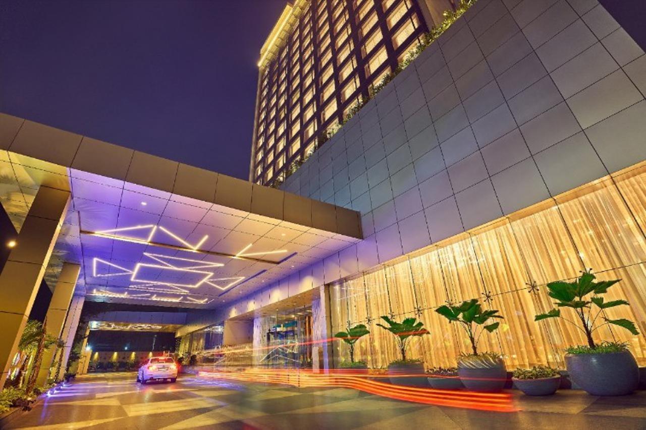 Vivanta Navi Mumbai Turbhe Hotel Exterior photo